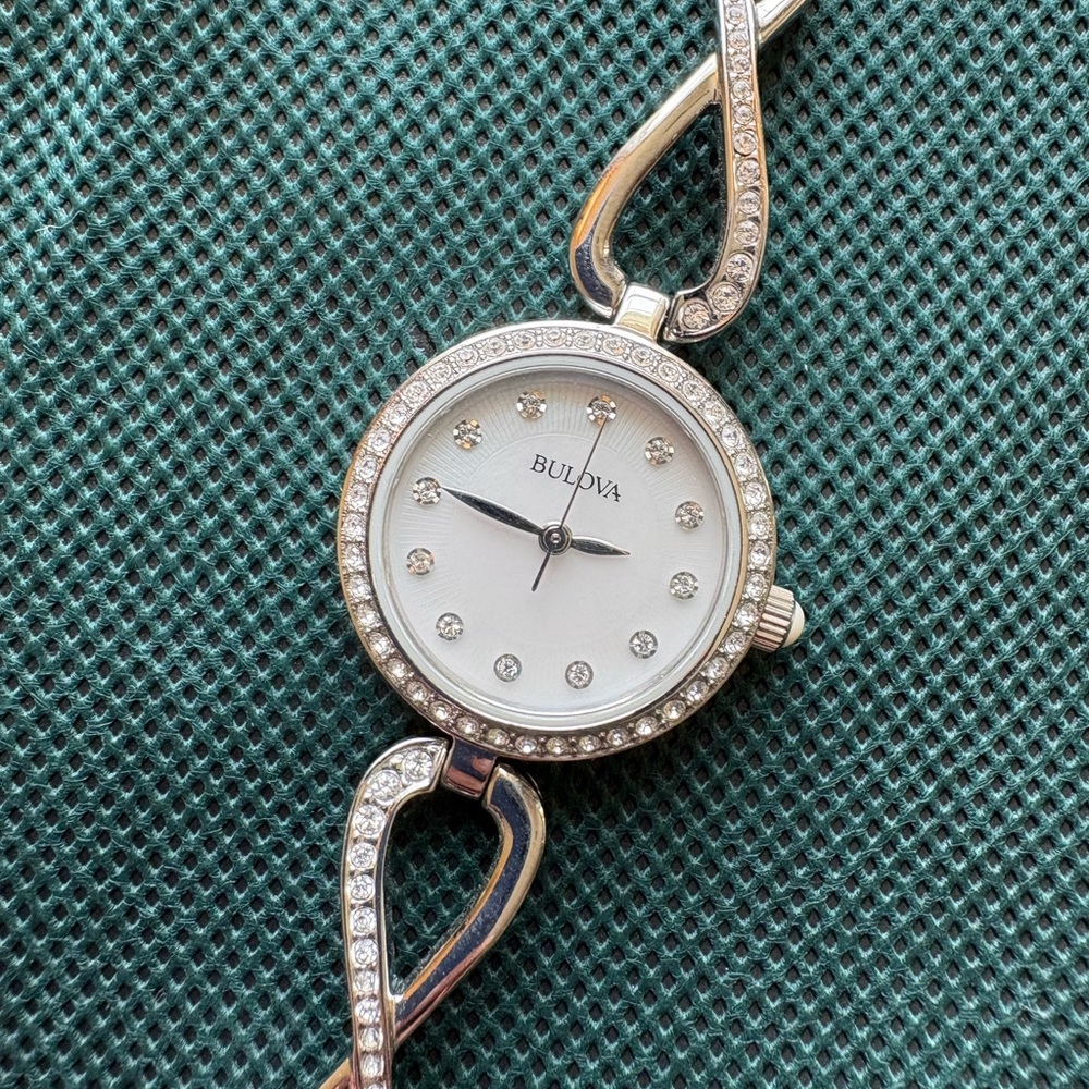 Bulova Infinity Women's Bracelet Crystal Watch - Picture 3 of 5